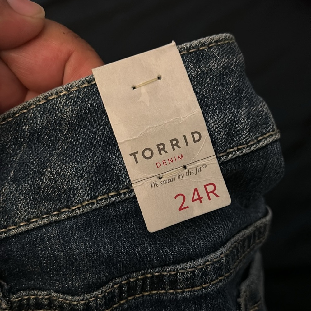 NWT torrid plus size jeans with raw hem- girlfriend jeans - Picture 11 of 12